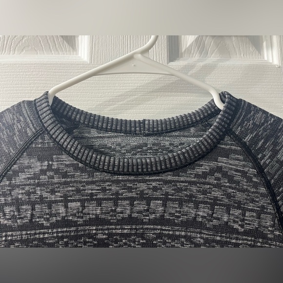 Long sleeve lululemon gray swiftly size 4 - Picture 2 of 5